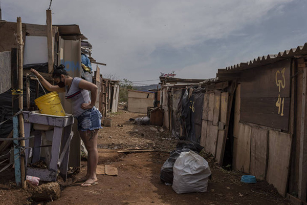 Fim do auxílio emergencial e o retorno ao Bolsa Família nos valores atuais colocaria cerca de 7 milhões de brasileiros na pobreza Fim do auxílio emergencial e o retorno ao Bolsa Família nos valores atuais colocaria cerca de 7 milhões de brasileiros na pobreza