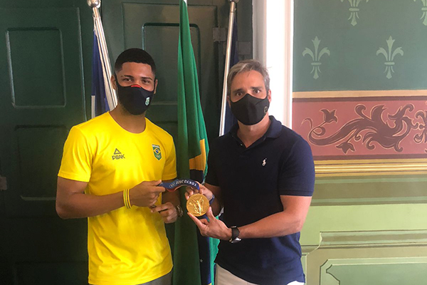 O pugilista Hebert Conceição e o vereador Alberto Braga