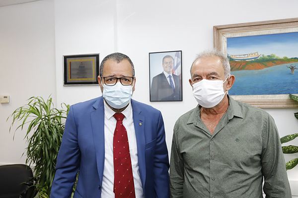 O vereador de João Dourado, João Rumão (PT), em recente visita ao gabinete do deputado estadual Jacó (PT) O vereador de João Dourado, João Rumão (PT), em recente visita ao gabinete do deputado estadual Jacó (PT)