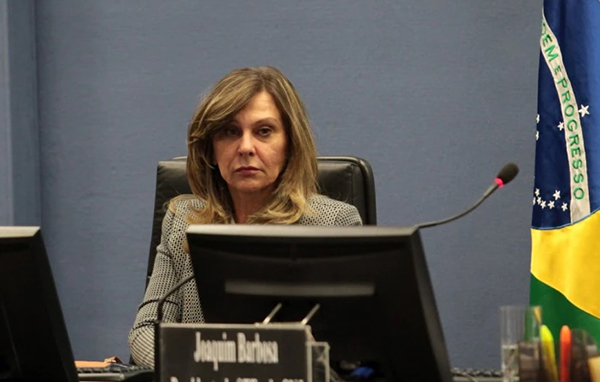 A subprocuradora-geral da República, Lindôra Araújo