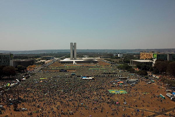 PM não consegue liberar Esplanada ocupada por bolsonaristas