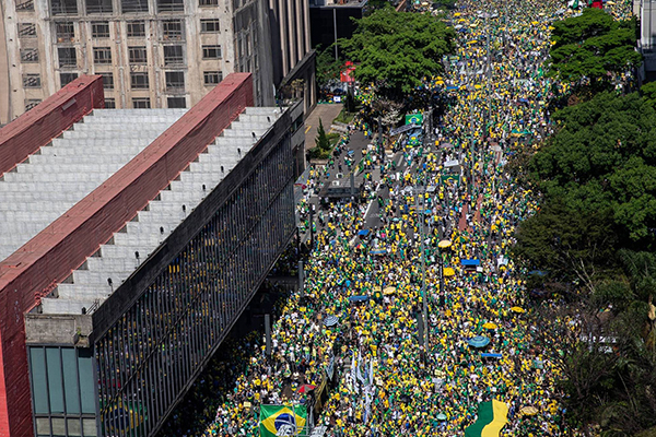 Manifestantes a favor do presidente Bolsonaro fazem manifestação na avenida Paulista, em São Paulo Manifestantes a favor do presidente Bolsonaro fazem manifestação na avenida Paulista, em São Paulo