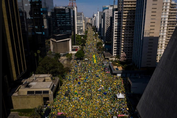 Manifestantes em apoio a Bolsonaro na avenida Paulista, em São Paulo