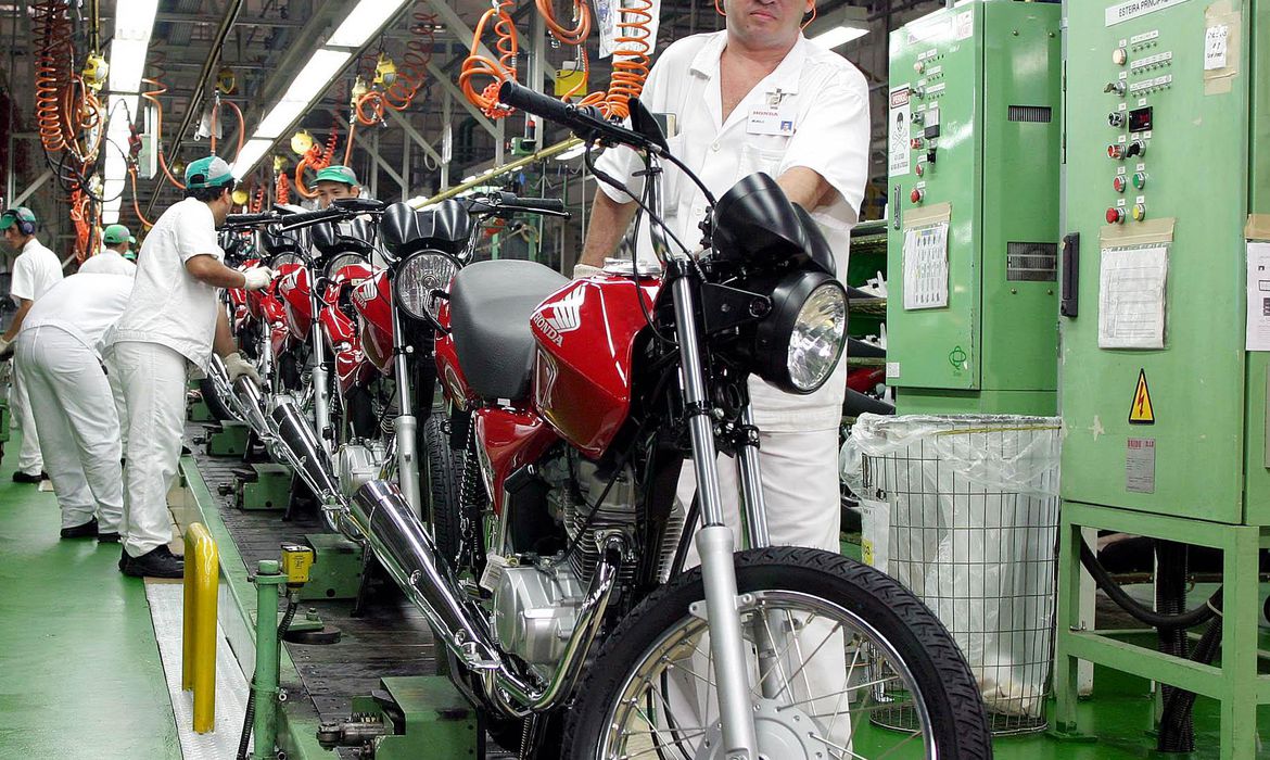 Queda foi puxada principalmente pelo setor de veículos, motos e peças