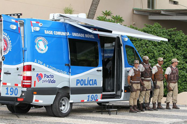 Unidade móvel da PM