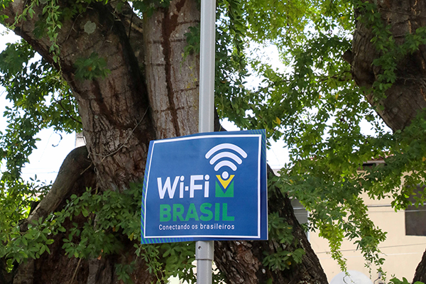Antena em Brasília do programa Wi-Fi Brasil, lançado pelo Ministério das Comunicações do governo Bolsonaro