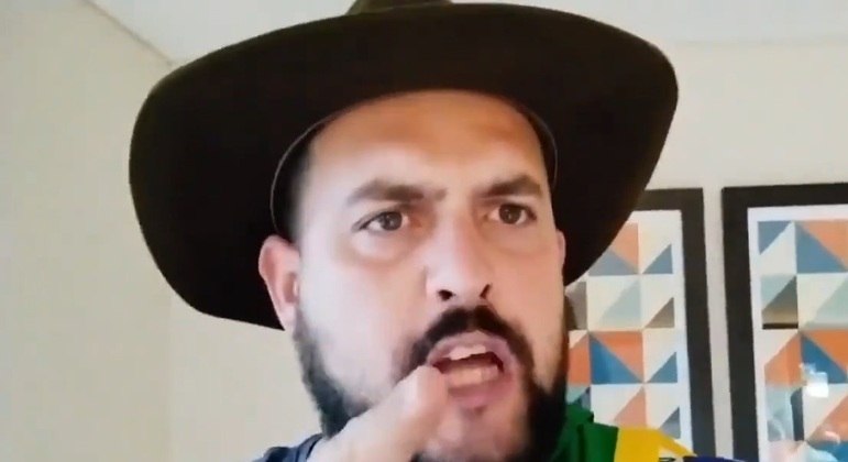 O caminhoneiro Marcos Antônio Pereira Gomes, o Zé Trovão