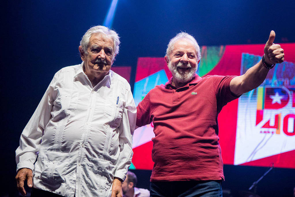 O ex-presidente Lula e o ex-presidente do Uruguai José Mujica em evento que celebrou os 40 anos do PT, no Rio