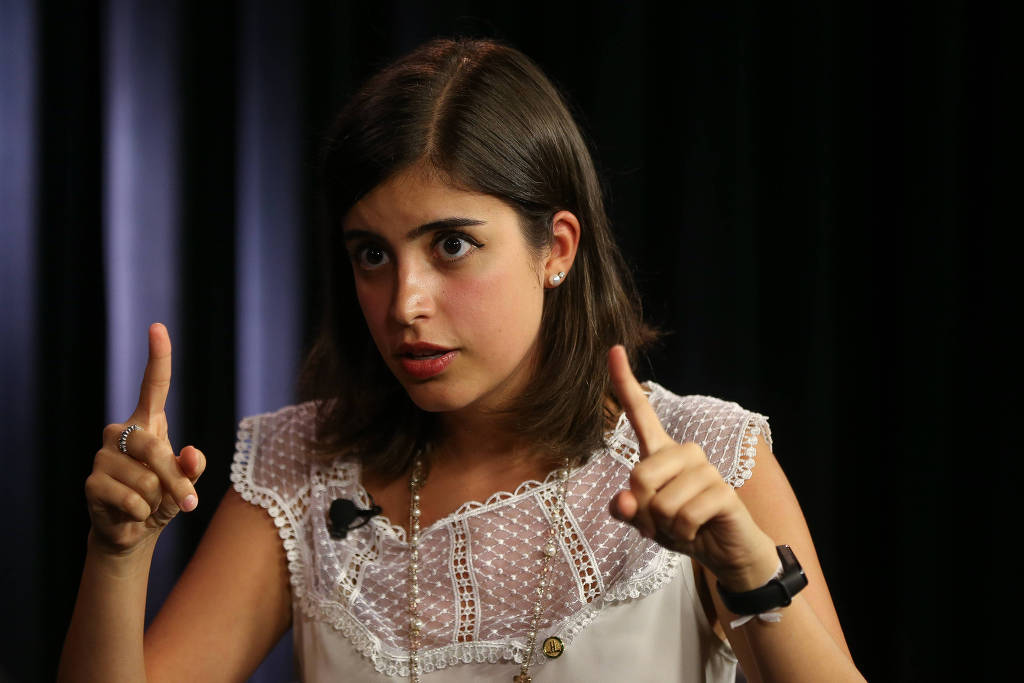 A deputada Tabata Amaral (PSB-SP) durante entrevista no estúdio Folha/UOL