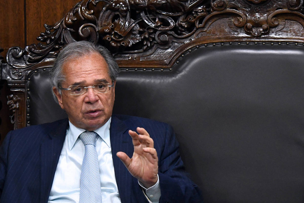 Ministro da Economia, Paulo Guedes, durante entrega da Reforma Tributária (PEC 110/2019), na sala da presidência do Senado Federal, em Brasília 