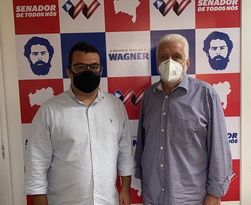 Na imagem, o deputado do PSB aparece ao lado do senador Jaques Wagner, do PT Na imagem, o deputado do PSB aparece ao lado do senador Jaques Wagner, do PT