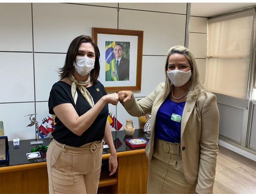 Secretária Nacional de Políticas Públicas para Mulheres recebe Comenda Maria Quitéria na Câmara de Vereadores