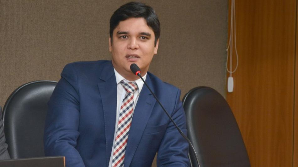 Em sua justificação, o parlamentar explica o funcionamento da Delegacia Itinerante – é um ônibus da Polícia Civil, com equipe especializada no atendimento de casos de violência contra mulher