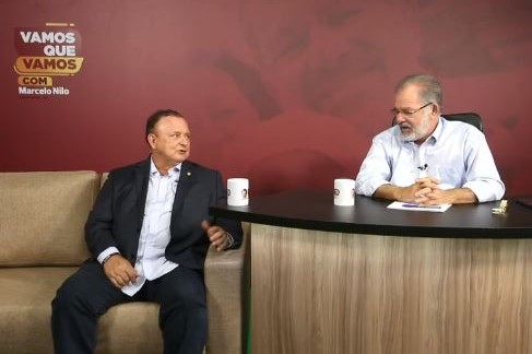 Deputado estadual Adolfo Menezes (PSD) concedeu entrevista ao deputado federal Marcelo Nilo (PSB) na noite desta quarta (13)