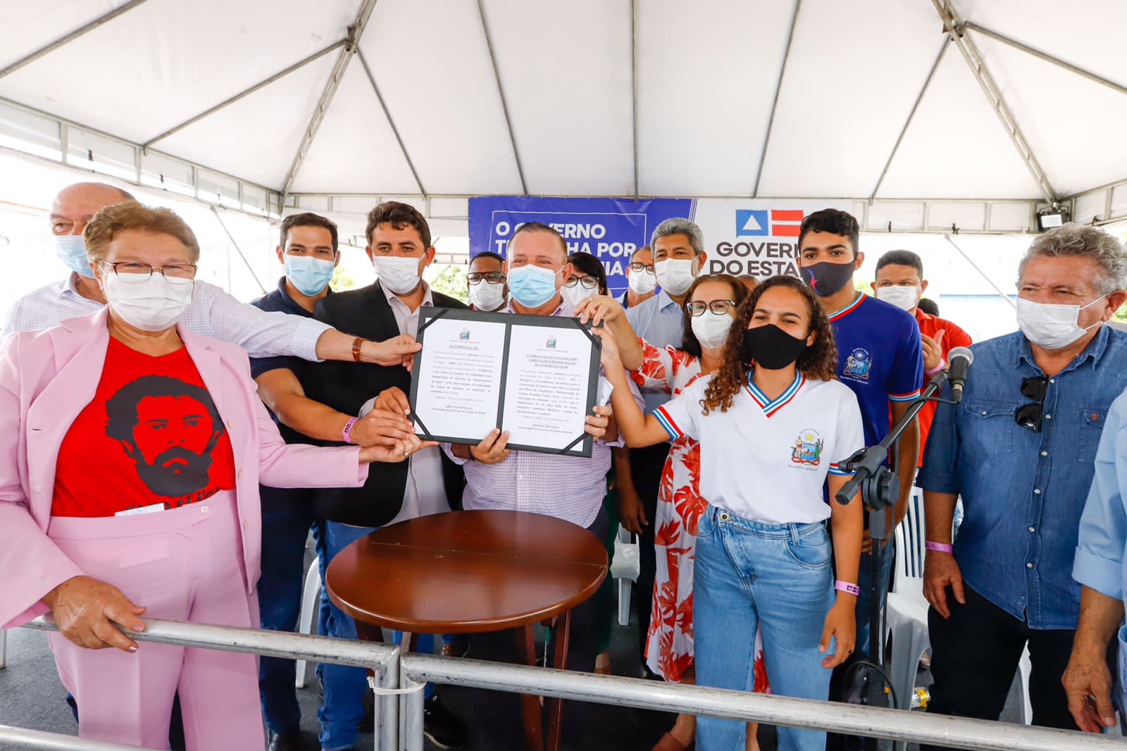 O governador em exercício, Adolfo Menezes, autorizou a licitação da construção de uma nova sede para o Colégio Estadual Castro Alves