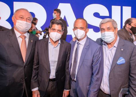 O prefeito de Camaçari, Elinaldo Araújo, esteve na convenção de DEM e PSL pela fusão dos partidos e criação do União Brasil O prefeito de Camaçari, Elinaldo Araújo, esteve na convenção de DEM e PSL pela fusão dos partidos e criação do União Brasil