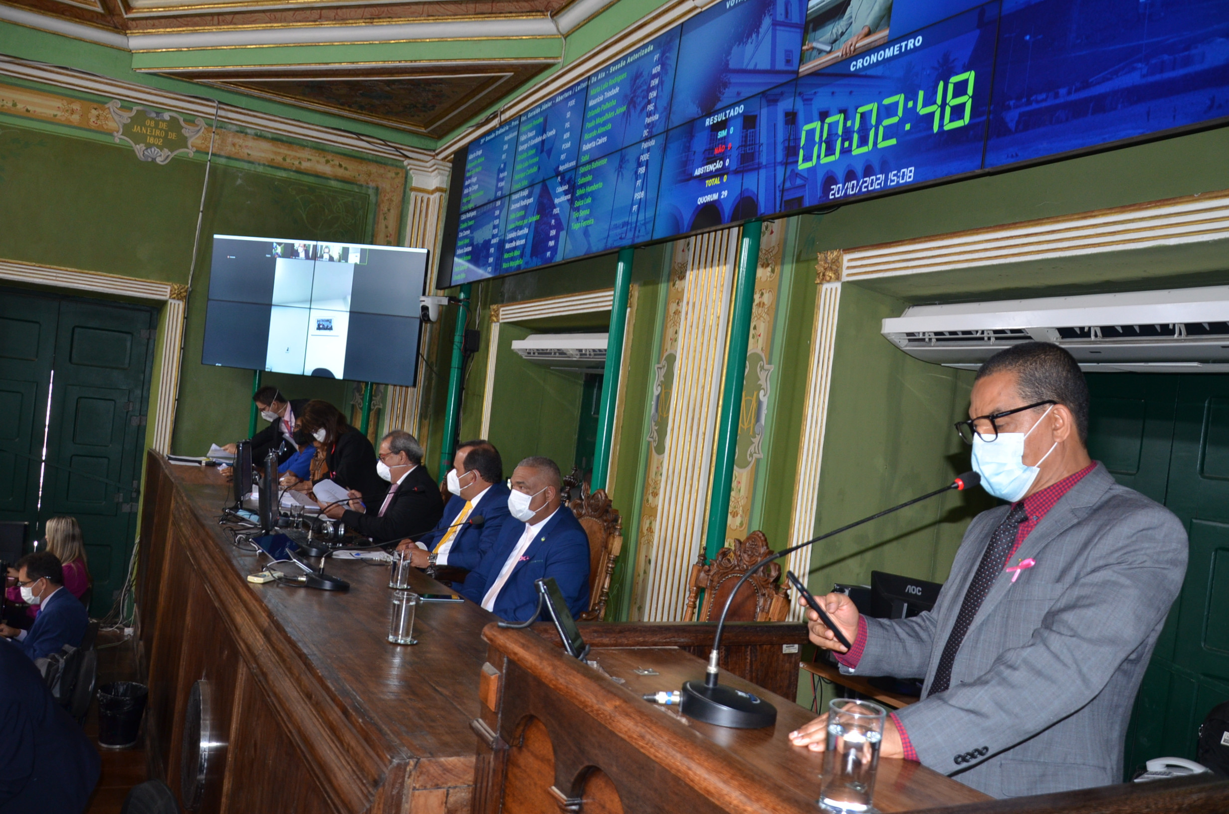 Vereador Palhinha (DEM) faz leitura de pronunciamento durante a sessão desta quarta-feira (20)