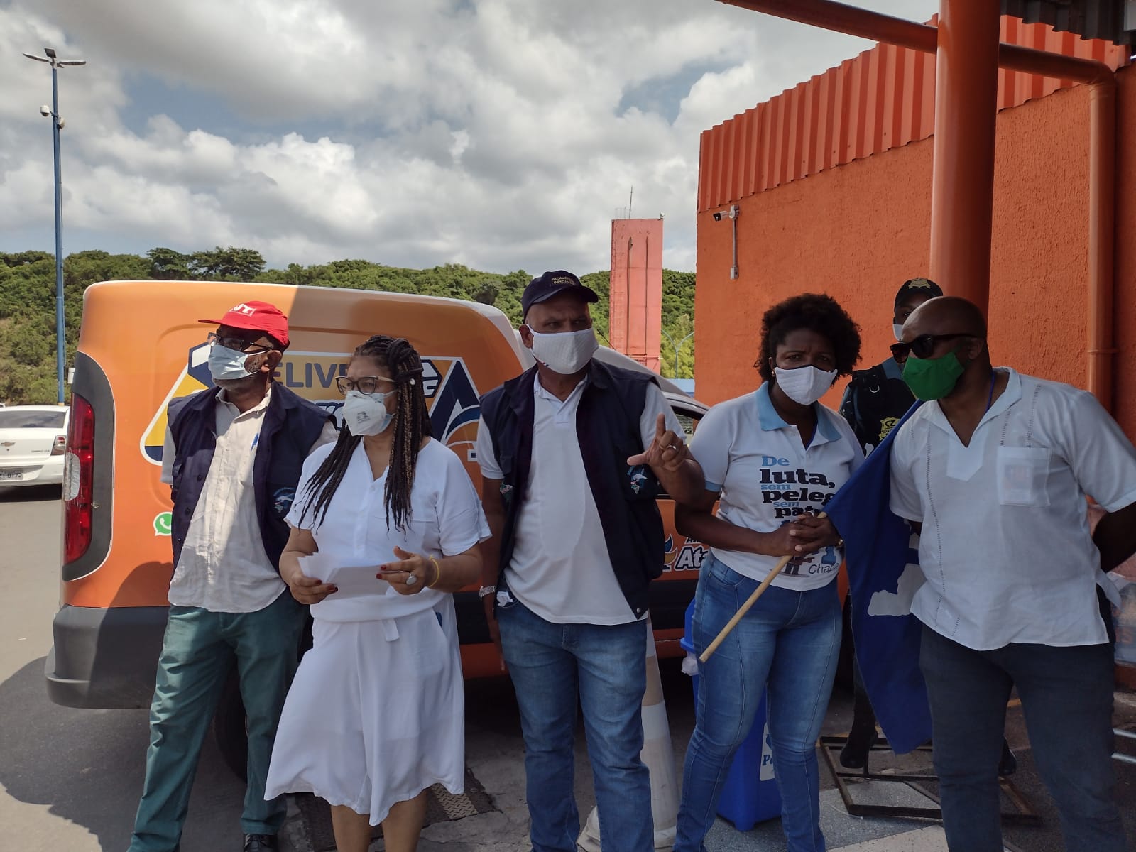 A vítima trabalhava na empresa quando foi baleado no rosto durante uma tentativa de assalto A vítima trabalhava na empresa quando foi baleado no rosto durante uma tentativa de assalto