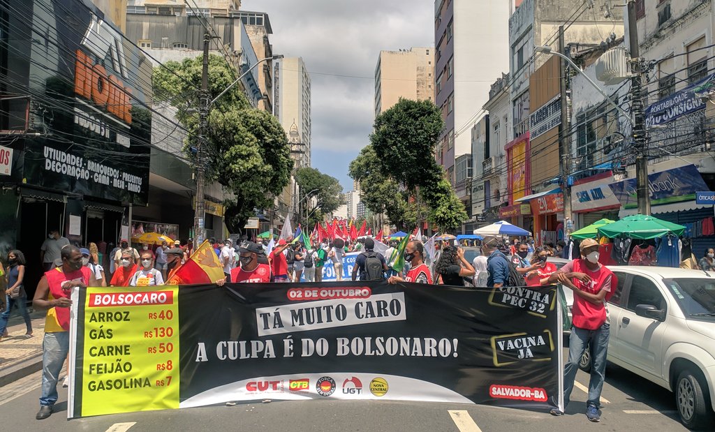 Protesto reúne diversos grupos de esquerda