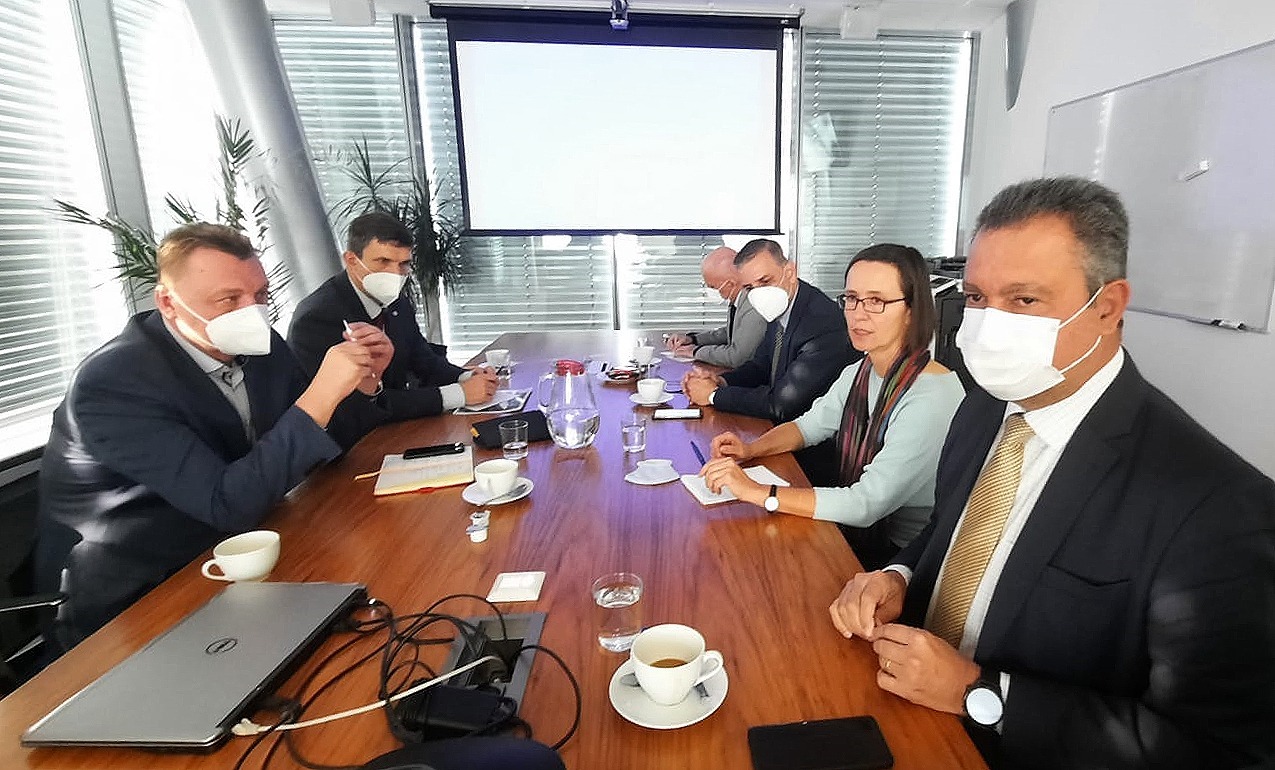 O governador já passou também pelo Cazaquistão e, nesta segunda-feira (25), retorna à Ásia, onde se reunirá com representantes de fundos de investimentos de Dubai e Abu Dhabi