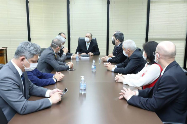 Senadores do G-7 entregam relatório final da CPI da Covid ao procurador-geral, Augusto Aras