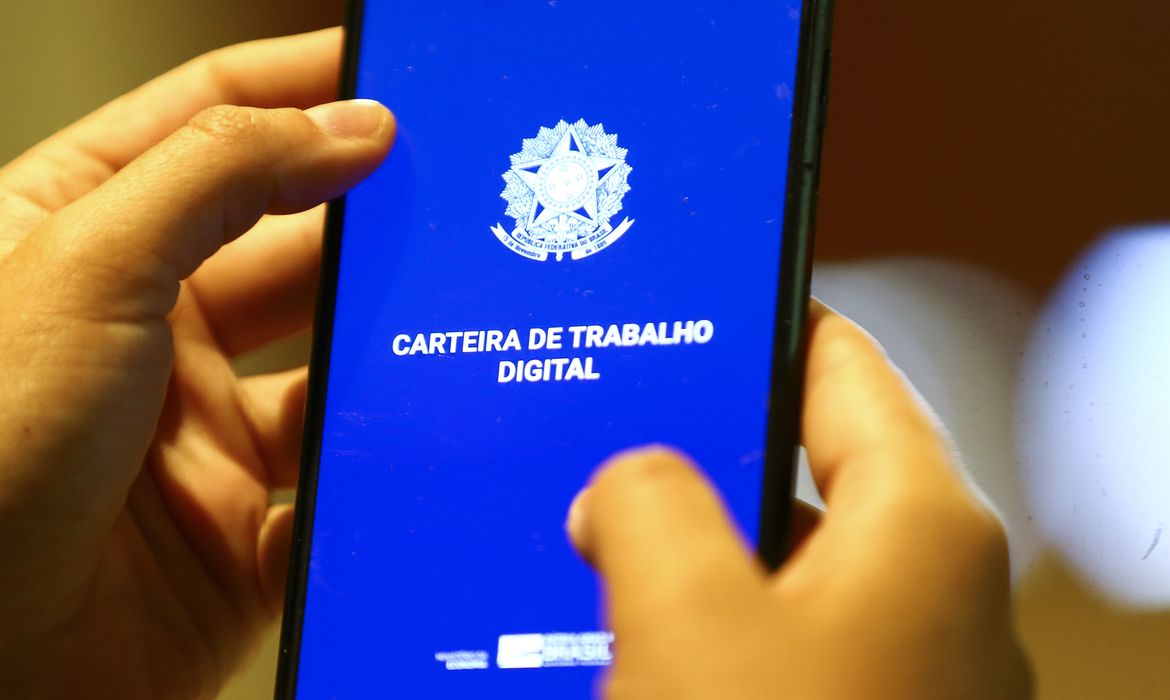 Trabalhador formal está há três anos sem ganho salarial real