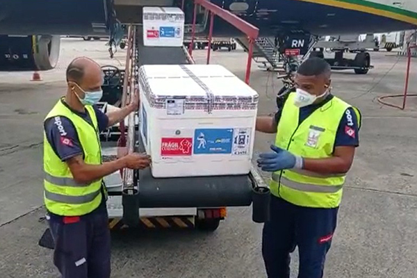 Carga é composta por imunizantes da Oxford/AstraZeneca