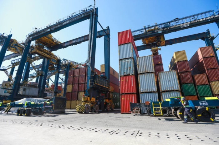 Governo concede terminais portuários em SP e SC por R$ 578 milhões Governo concede terminais portuários em SP e SC por R$ 578 milhões