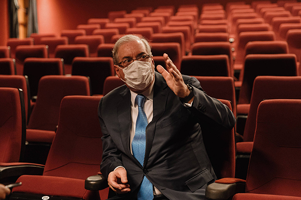 O ex-presidente da Câmara Eduardo Cunha em noite de autógrafos do livro 'Tchau, Querida' O ex-presidente da Câmara Eduardo Cunha em noite de autógrafos do livro 'Tchau, Querida'