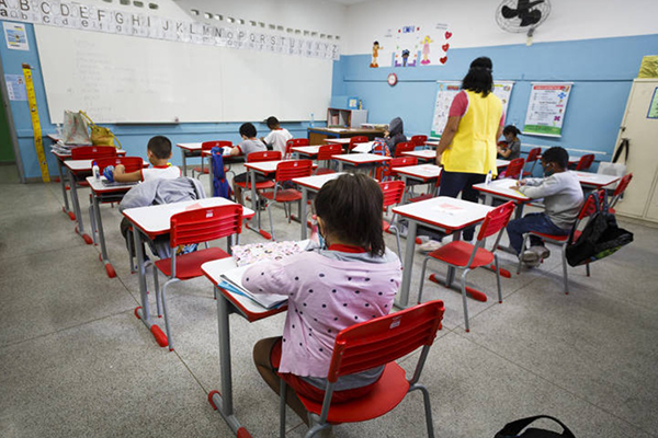 Despesas com educação caíram 6,4% no primeiro semestre de 2020, em comparação com o primeiro semestre de 2019, e voltaram a diminuir no primeiro semestre deste ano Despesas com educação caíram 6,4% no primeiro semestre de 2020, em comparação com o primeiro semestre de 2019, e voltaram a diminuir no primeiro semestre deste ano