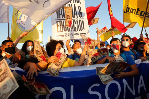 Entidades e estudantes têm feito protestos contra Bolsonaro por cortes na verba da educação