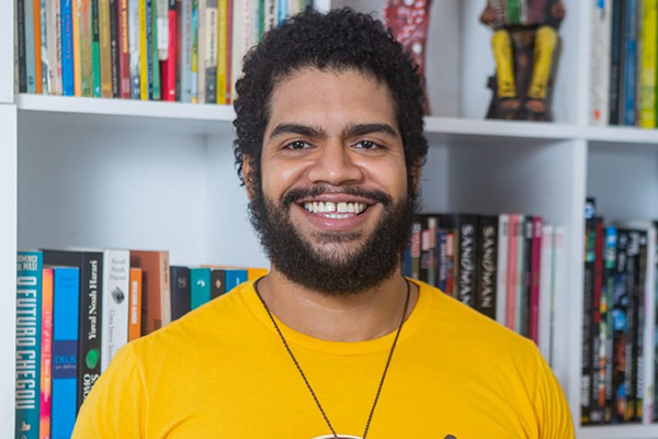 O historiador e comunicador pernambucano Jones Manoel O historiador e comunicador pernambucano Jones Manoel