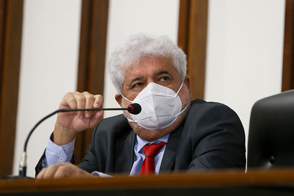 Sessão foi comandada pelo presidente em exercício da Casa, Paulo Rangel (PT)