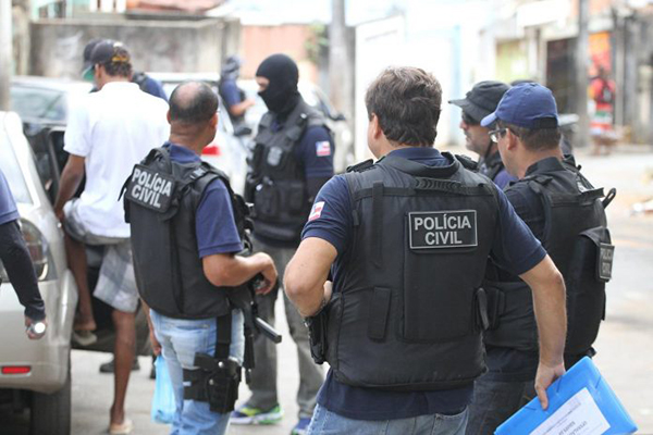 Foragida por tráfico de drogas, organização criminosa e lavagem de dinheiro é presa em Salvador, diz MP Foragida por tráfico de drogas, organização criminosa e lavagem de dinheiro é presa em Salvador, diz MP