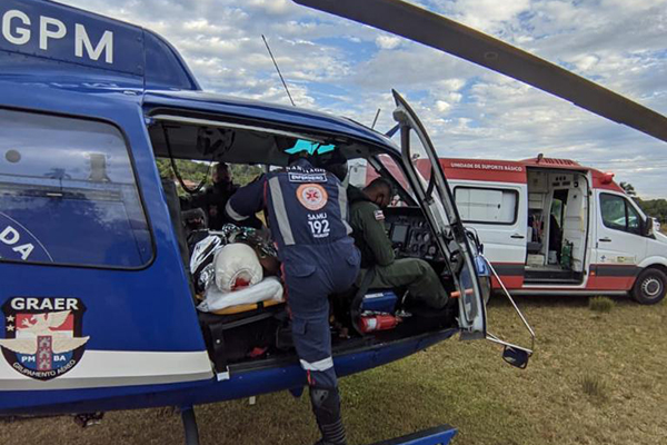 Equipes que Samu soteropolitano e pacientes foram transportadas pelo Grupamento Aéreo da Polícia Militar da Bahia Equipes que Samu soteropolitano e pacientes foram transportadas pelo Grupamento Aéreo da Polícia Militar da Bahia