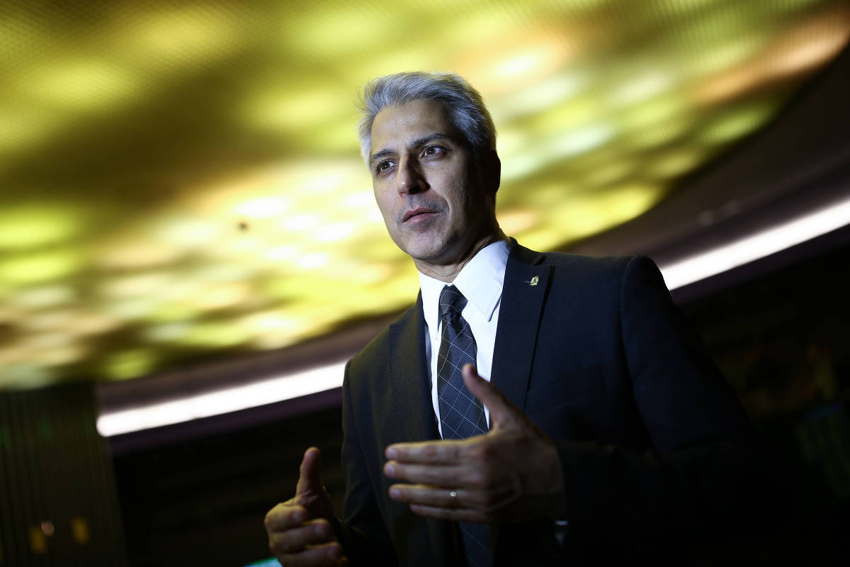 O que foi prometido em 1º turno não será entregue e as promessas de 2º turno serão vazias, diz Molon O que foi prometido em 1º turno não será entregue e as promessas de 2º turno serão vazias, diz Molon