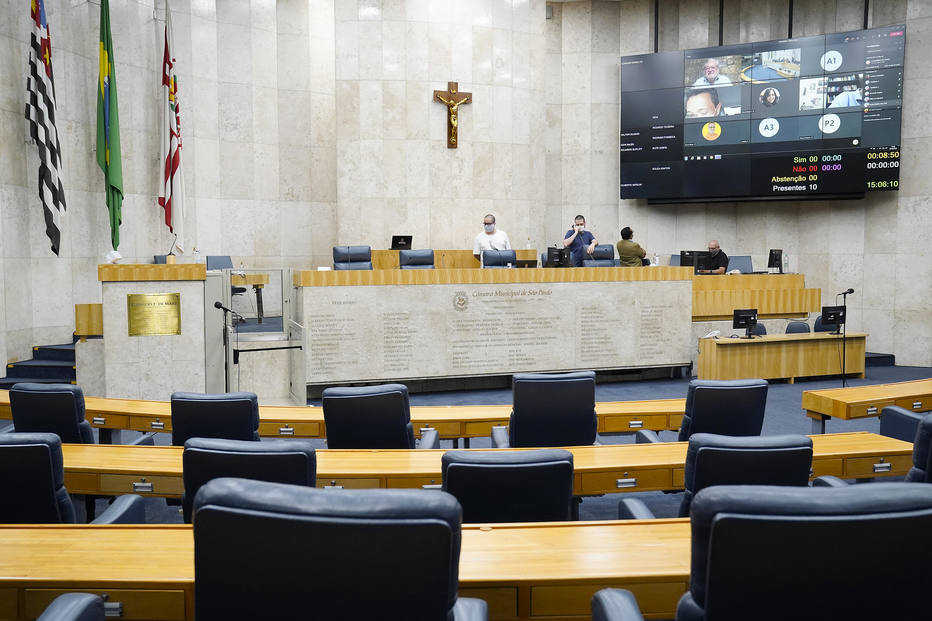 Minutos antes da sessão, vereadores receberam habeas corpus dos depoentes e a informação de que os médicos desejavam ser interrogados de forma virtual; depoimentos são remarcados para dia 11