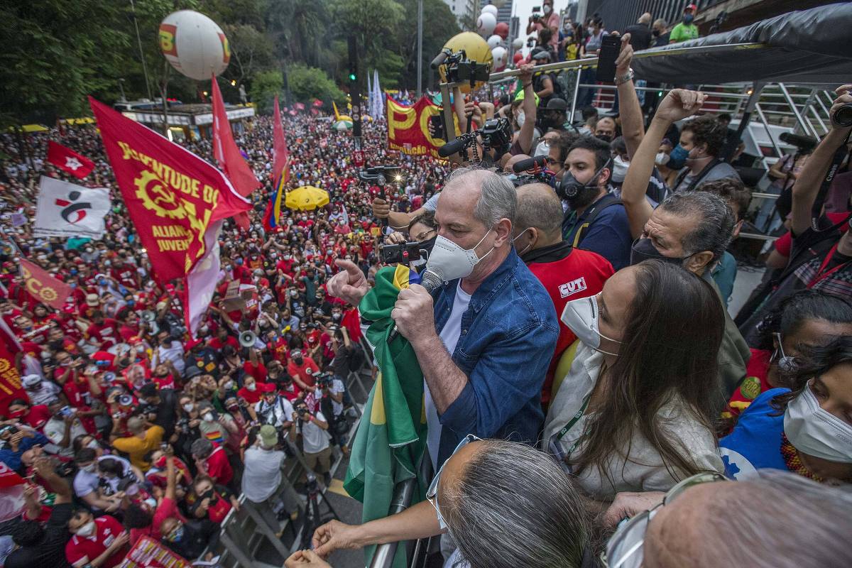 Campanha #ForaBolsonaro faz manifestação na avenida Paulista, em São Paulo