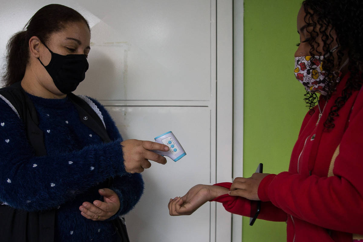 Medição de temperatura, tapetes sanitizantes, cardápio por QR Code ficam como legado de medidas ineficientes