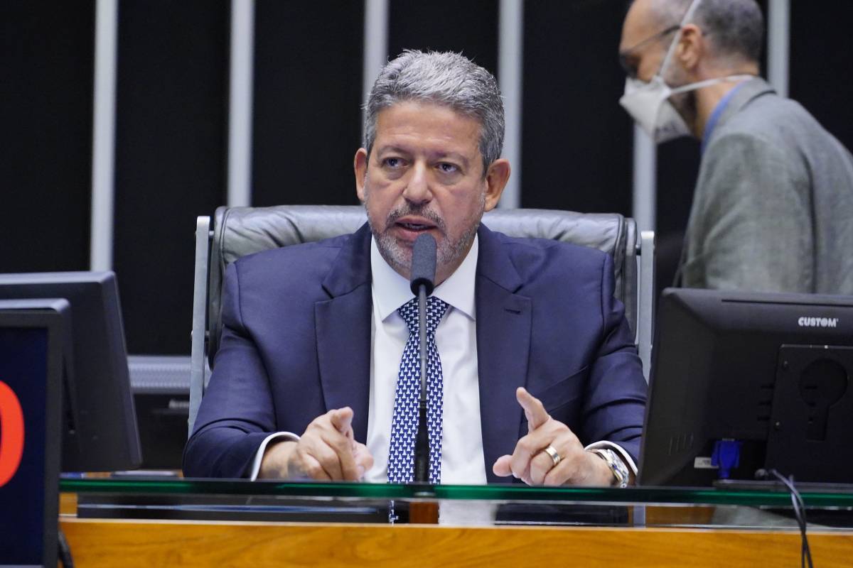 Texto-base da PEC foi aprovado em primeiro turno por uma margem estreita, com apenas quatro votos acima do mínimo necessário Texto-base da PEC foi aprovado em primeiro turno por uma margem estreita, com apenas quatro votos acima do mínimo necessário
