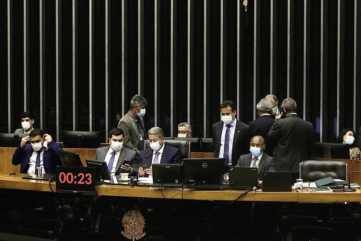 Mercado vê proposta como saída para Auxílio Brasil não gerar furo maior no teto