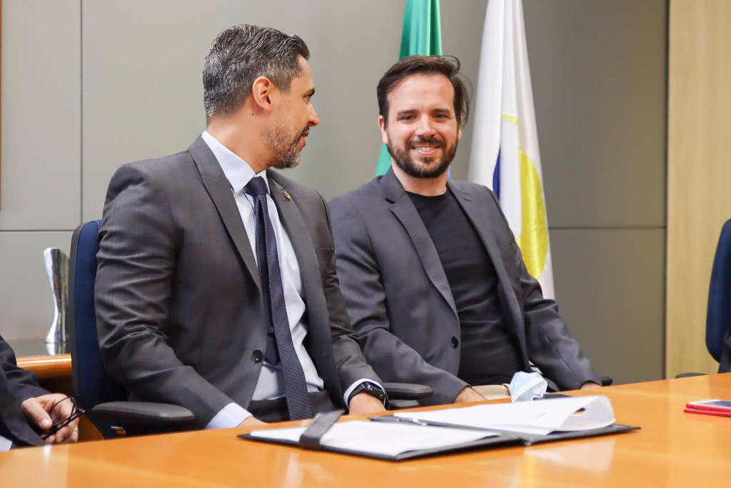 Baigorri (dir.) ao lado de Leonardo Euler, que deixa a presidência na data do leilão de 5G Baigorri (dir.) ao lado de Leonardo Euler, que deixa a presidência na data do leilão de 5G