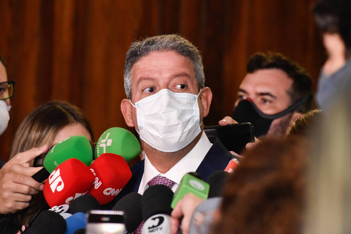 Governo liberou R$ 1 bilhão em emenda parlamentar usada em negociação política; PEC viabiliza Auxílio Brasil de R$ 400