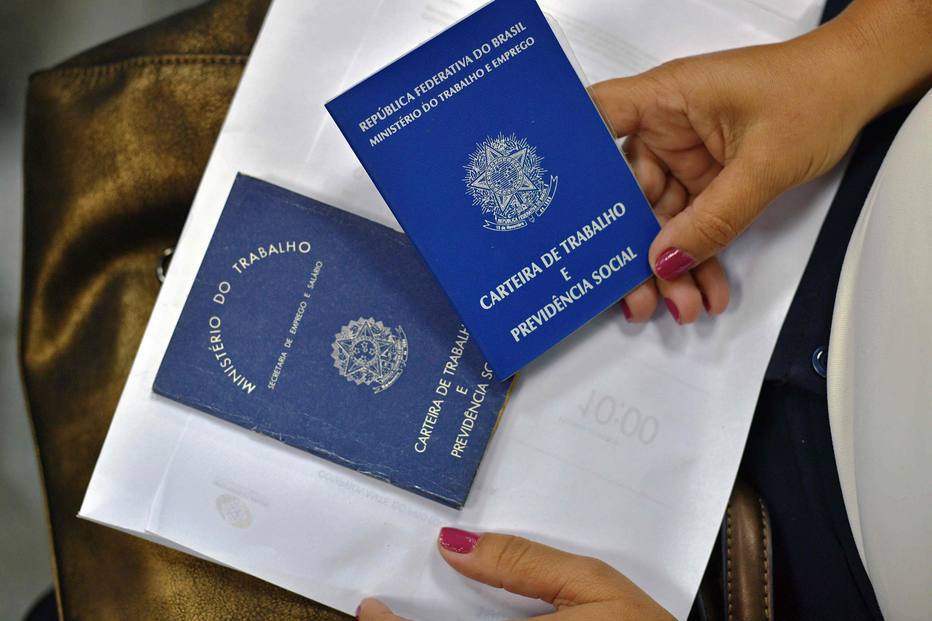 Salário médio de admissão teve queda de 0,38%