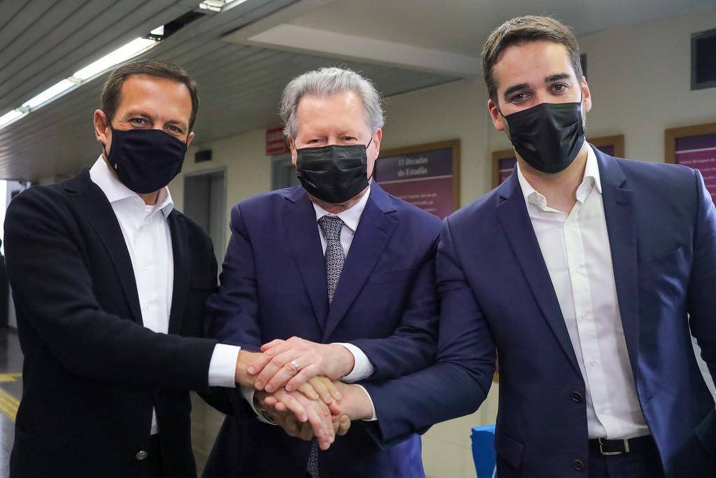 O governador João Doria (SP), o ex-prefeito de Manaus Arthur Virgílio (AM) e o governador Eduardo Leite (RS) durante debate das prévias do PSDB