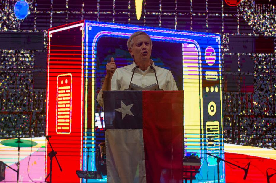Pesquisas indicam que José Antonio Kast, filho de um oficial nazista, é favorito para disputar o 2.º turno contra o socialista Gabriel Boric, nas eleições mais polarizadas da história recente chilena