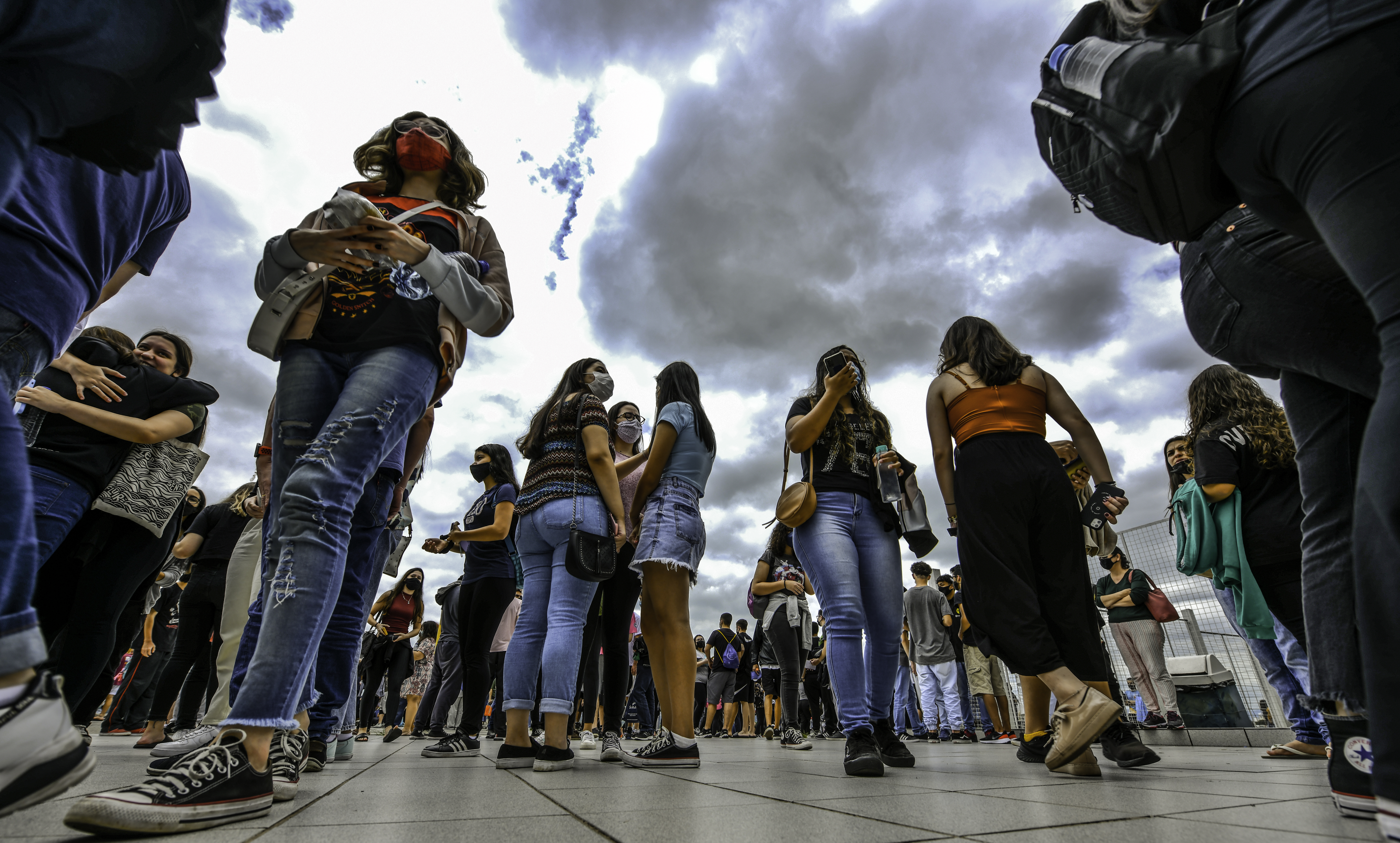 O exame começou neste domingo (21) com as provas de ciências humanas, linguagens e redação