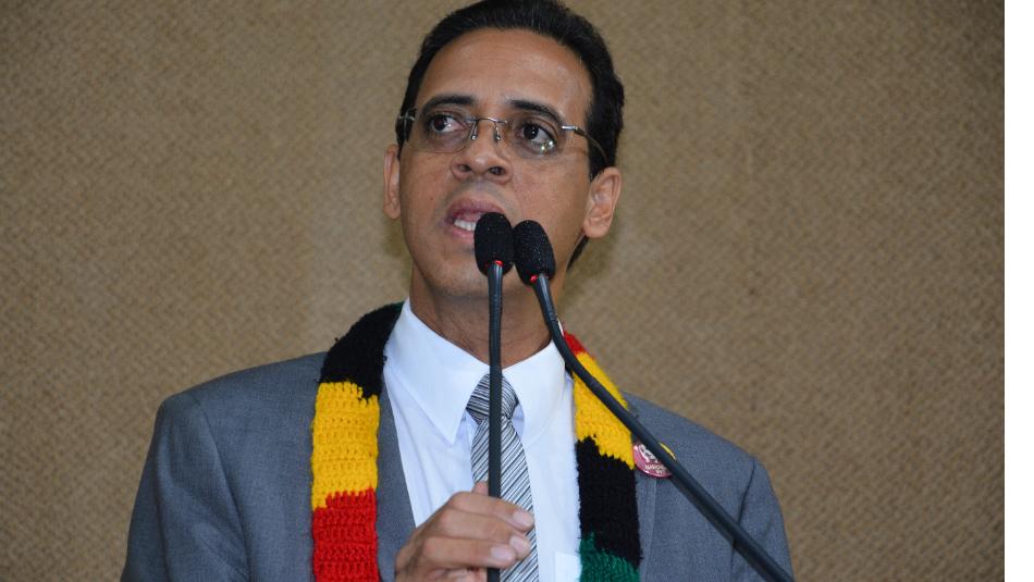 Deputado estadual Hilton Coelho (PSOL)