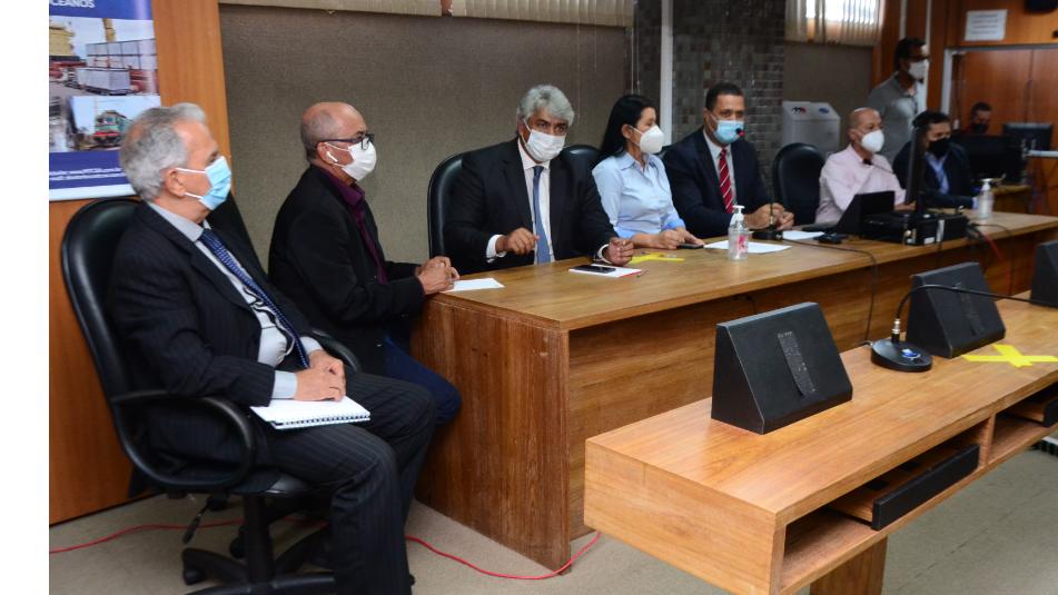 Diversos parlamentares participaram da sessão realizada nesta quinta-feira Diversos parlamentares participaram da sessão realizada nesta quinta-feira