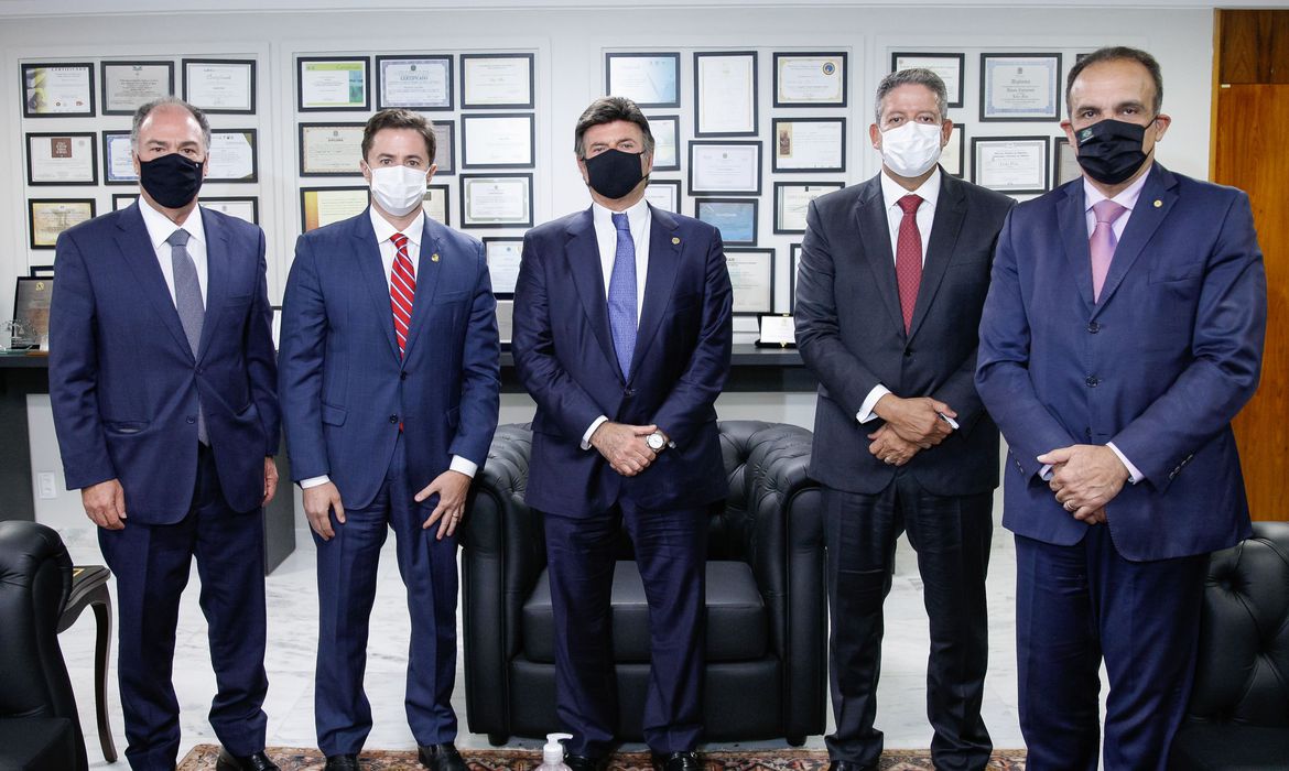 Parlamentar quer suspender medida que proíbe emenda do relator Parlamentar quer suspender medida que proíbe emenda do relator